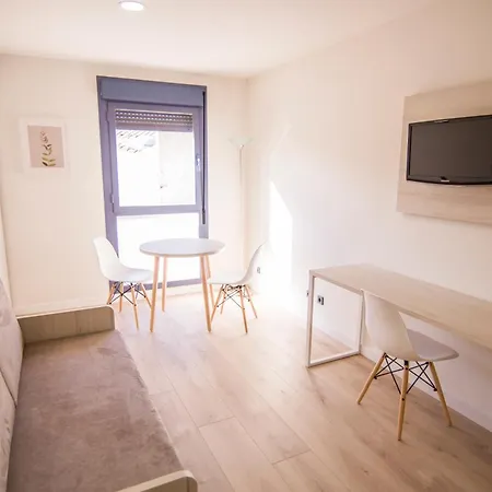 Apartamentos Plaza De Santiago - Estudios Turisticos - 1 Llave Pinto Exterior photo