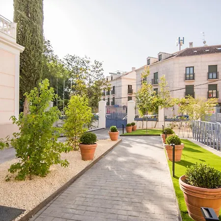 Apartamentos Plaza De Santiago - Estudios Turisticos - 1 Llave Pinto Exterior photo