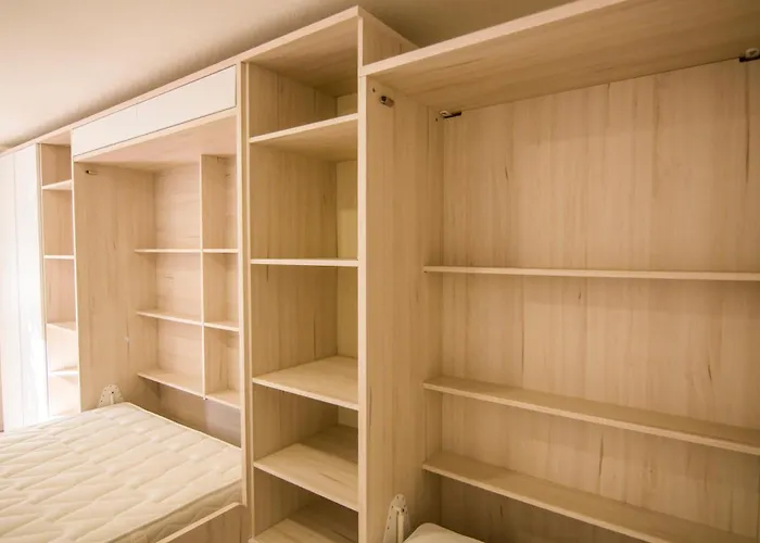 Apartamentos Plaza De Santiago - Estudios Turisticos - 1 Llave